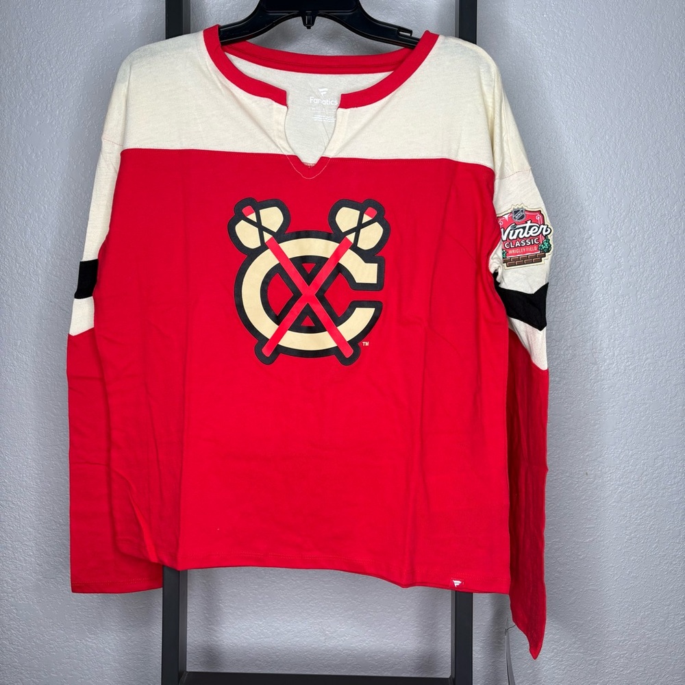 Women’s Chicago Blackhawks 2025 NHL Winter Classic Shirt – Medium – Red – RARE
